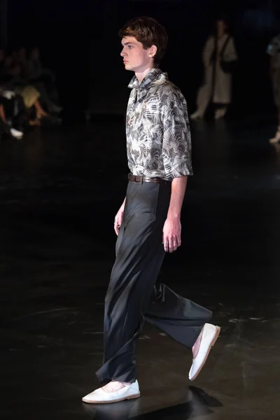 Look 12